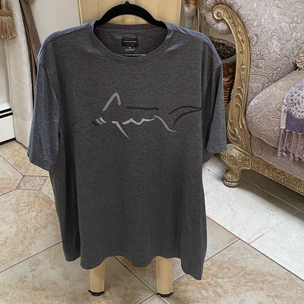 Greg  Norman T-Shirt Gray Mens Top with Shark Graphic size XL